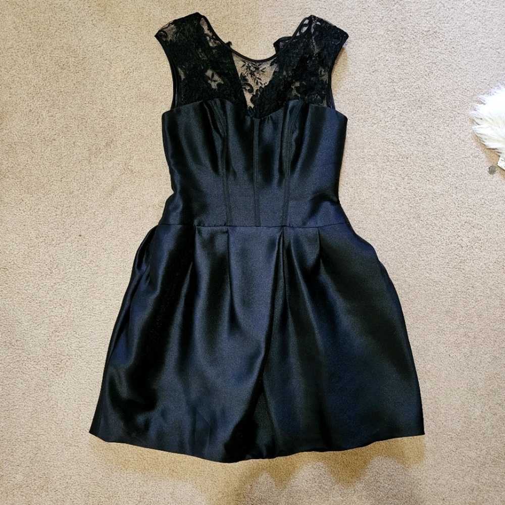 Vera Wang Size 6 Corset Style Black Dress